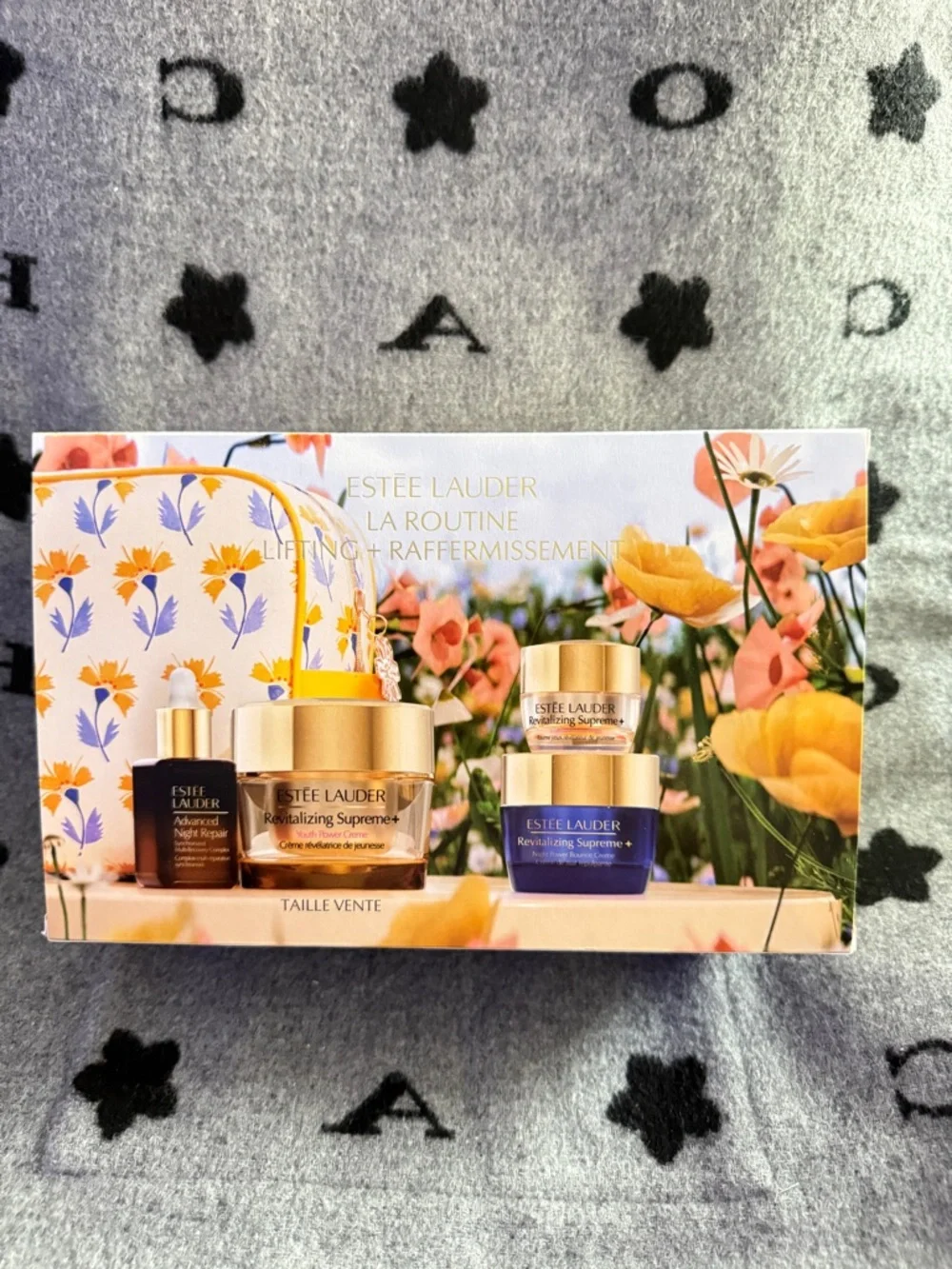 Estée Lauder revitalizing supreme+ routine skincare gift set - Picture 2 of 4